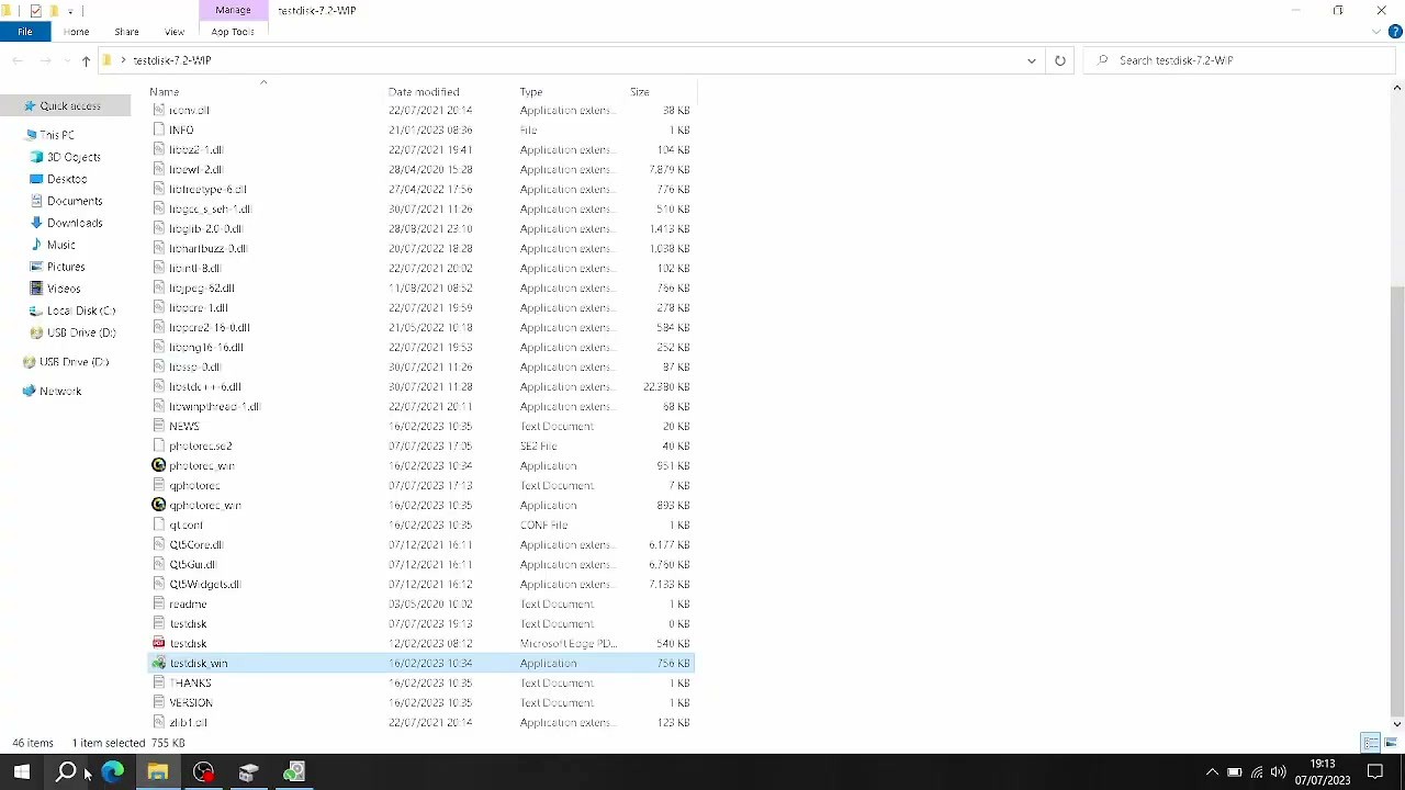 TestDisk extracted folder showing testdisk_win.exe and other files